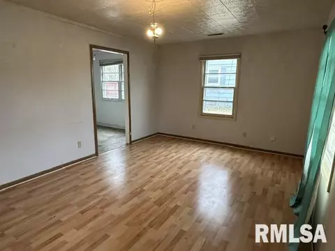 1040 N Walnut St, Springfield, IL 62702 photo 2