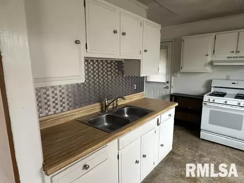1040 N Walnut St, Springfield, IL 62702 photo 3