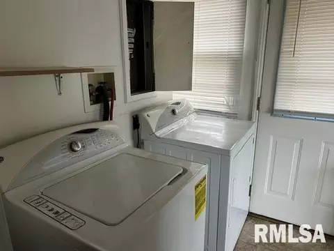 1040 N Walnut St, Springfield, IL 62702 photo 5