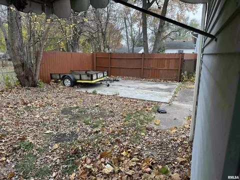 1040 N Walnut St, Springfield, IL 62702 photo 7