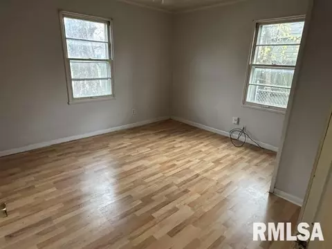 1040 N Walnut St, Springfield, IL 62702 photo 4