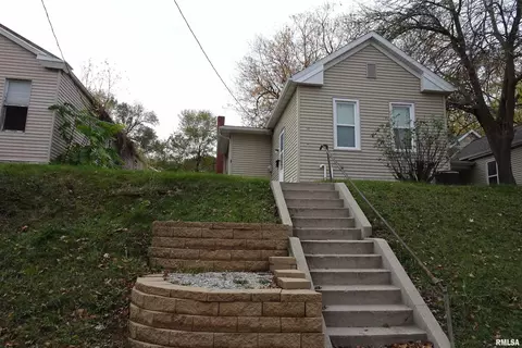 1130 Adams St, Quincy, IL 62301