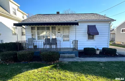 1529 Willard St, Galesburg, IL 61401