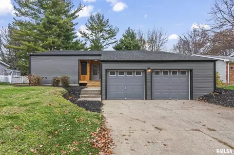 15 Hyde Park Pl, Springfield, IL 62703