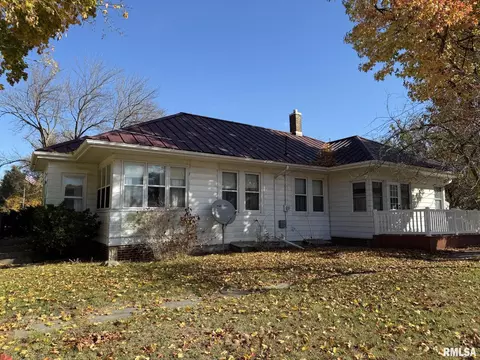 200 N 6th St, Oquawka, IL 61469
