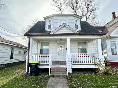 725 E Douglas Ave, Jacksonville, IL 62650