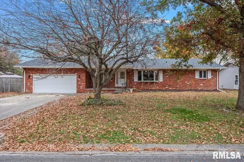736 Big Bend Rd, Taylorville, IL 62568