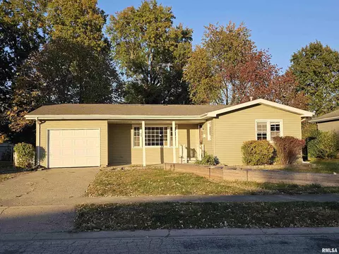 811 Kenton Blvd, Taylorville, IL 62568