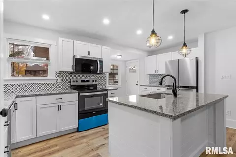Kitchen - 842 S Macarthur Blvd, Springfield, IL 62704 photo 1 of 1