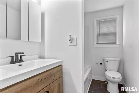 Bath - 842 S Macarthur Blvd, Springfield, IL 62704 photo 1 of 2