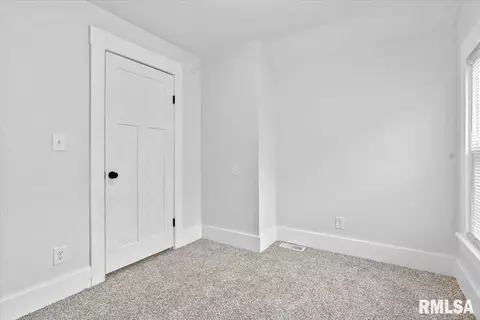 Bedroom - 842 S Macarthur Blvd, Springfield, IL 62704 photo 9 of 10