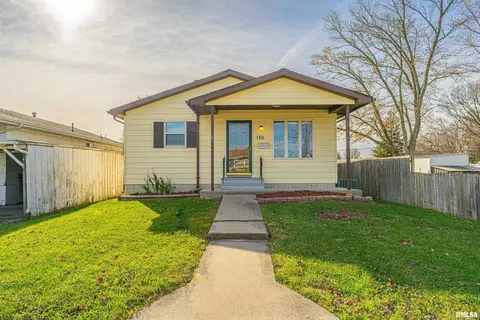 1311 Delavan St, Lincoln, IL 62656