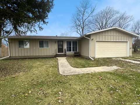 205 W Apple St, Kirkwood, IL 61447