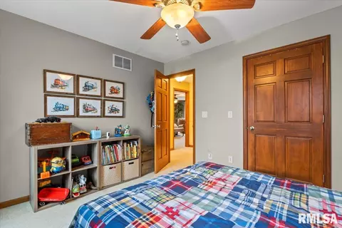 Bedroom - 4532 Greenbriar Dr, Springfield, IL 62711 photo 6 of 8