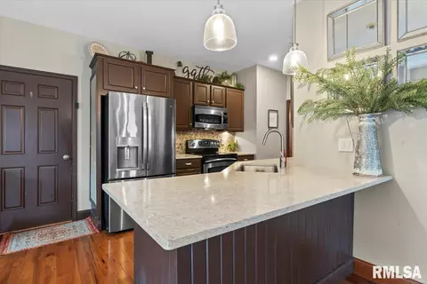 Kitchen - 4532 Greenbriar Dr, Springfield, IL 62711 photo 4 of 6