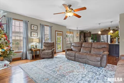 Living - 4532 Greenbriar Dr, Springfield, IL 62711 photo 4 of 5