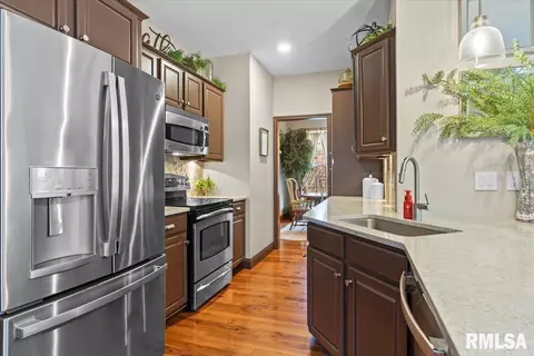 Kitchen - 4532 Greenbriar Dr, Springfield, IL 62711 photo 6 of 6