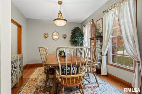 Dining - 4532 Greenbriar Dr, Springfield, IL 62711 photo 1 of 2