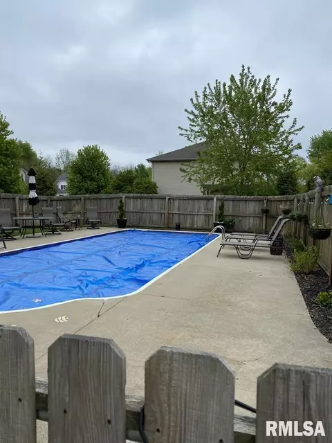 Exterior - 4532 Greenbriar Dr, Springfield, IL 62711 photo 7 of 16