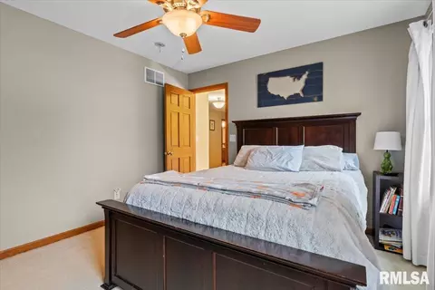 Bedroom - 4532 Greenbriar Dr, Springfield, IL 62711 photo 4 of 8