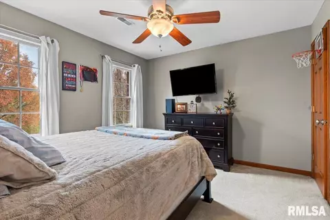 Bedroom - 4532 Greenbriar Dr, Springfield, IL 62711 photo 3 of 8