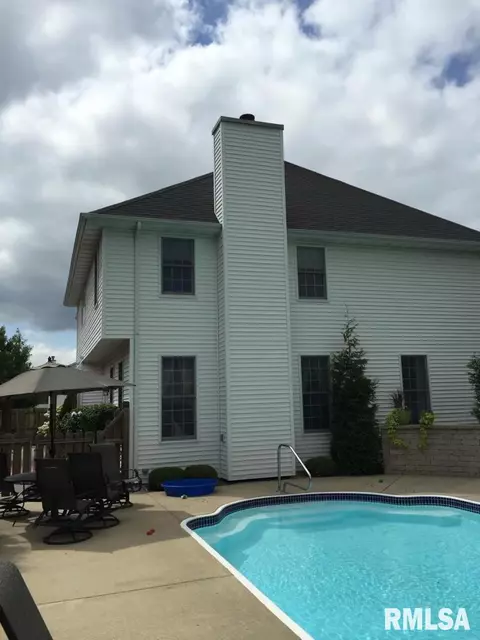 Exterior - 4532 Greenbriar Dr, Springfield, IL 62711 photo 11 of 16