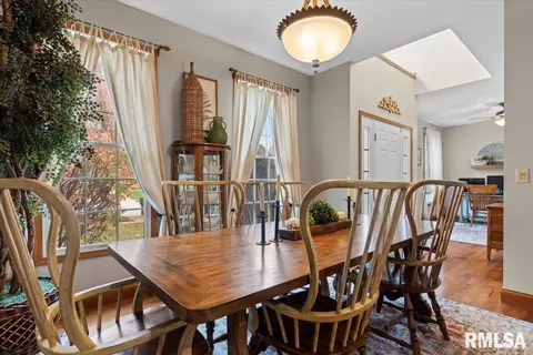 Dining - 4532 Greenbriar Dr, Springfield, IL 62711 photo 2 of 2
