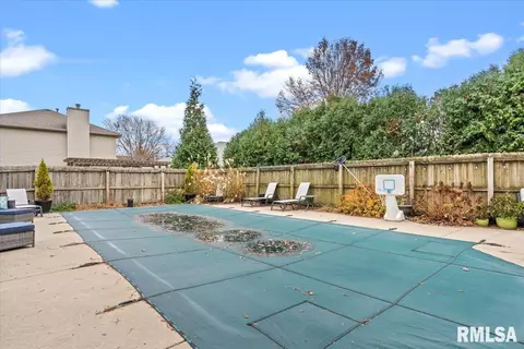 Exterior - 4532 Greenbriar Dr, Springfield, IL 62711 photo 15 of 16