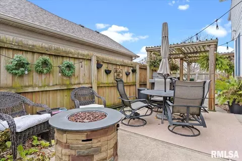 Exterior - 4532 Greenbriar Dr, Springfield, IL 62711 photo 3 of 16