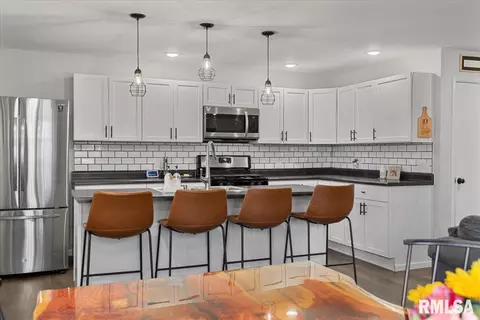 Kitchen - 2204 Westview Dr, Springfield, IL 62704 photo 1 of 5