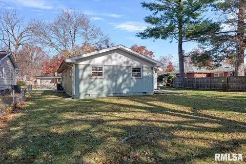 Exterior - 2204 Westview Dr, Springfield, IL 62704 photo 4 of 4