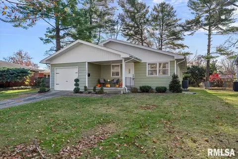 Exterior - 2204 Westview Dr, Springfield, IL 62704 photo 1 of 4