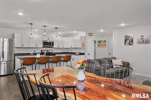 Dining - 2204 Westview Dr, Springfield, IL 62704 photo 2 of 2