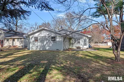 Exterior - 2204 Westview Dr, Springfield, IL 62704 photo 3 of 4