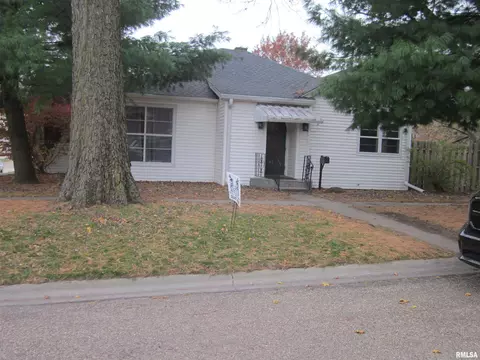 121 E High St, Mason City, IL 62664