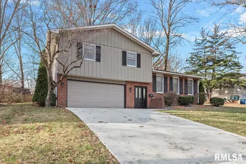 877 Roanoke Dr, Springfield, IL 62702 photo 3