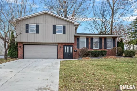 877 Roanoke Dr, Springfield, IL 62702