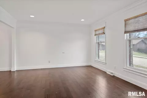 877 Roanoke Dr, Springfield, IL 62702 photo 7