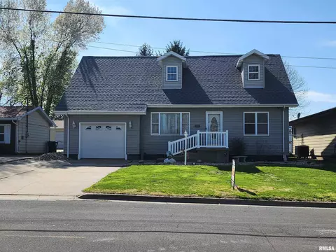 227 Palmer Ave, Lincoln, IL 62656