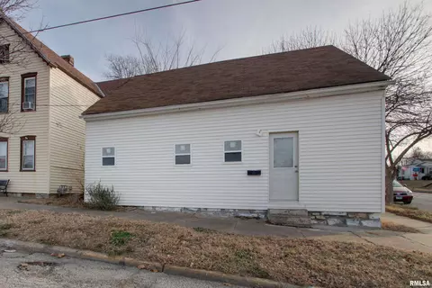 843 S 5th St, Quincy, IL 62301