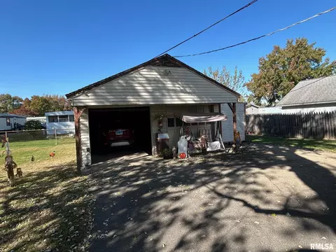 407 Dawson St, Springfield, IL 62702 photo 4