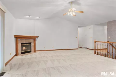 2009 Montague Dr, Springfield, IL 62702 photo 8