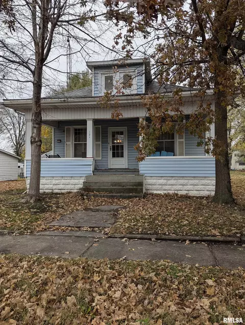 121 E Kenney St, Divernon, IL 62530
