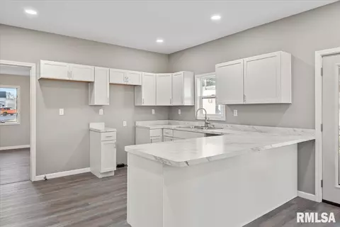 375 E Washington St, Greenview, IL 62642 photo 7