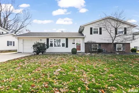2236 Lynnhaven Dr, Springfield, IL 62704 photo 2
