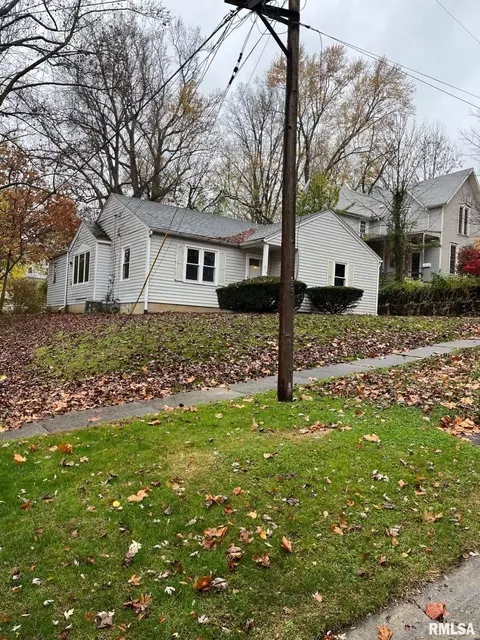 214 W Monroe, Petersburg, IL 62675