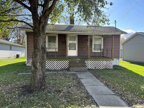 1014 W Vandever St, Taylorville, IL 62568