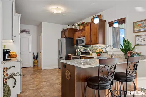 9 Waters Edge Blvd, Springfield, IL 62712 photo 13