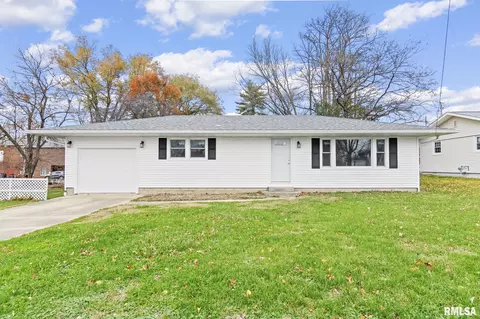 105 W Jefferson St, Athens, IL 62613