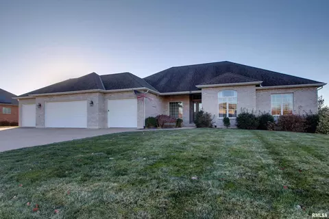 4300 Tennyson Ln, Quincy, IL 62305